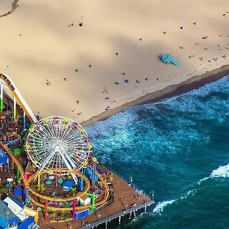 11 Best Walk Location Of Sm Los Angeles Extérieur photo
